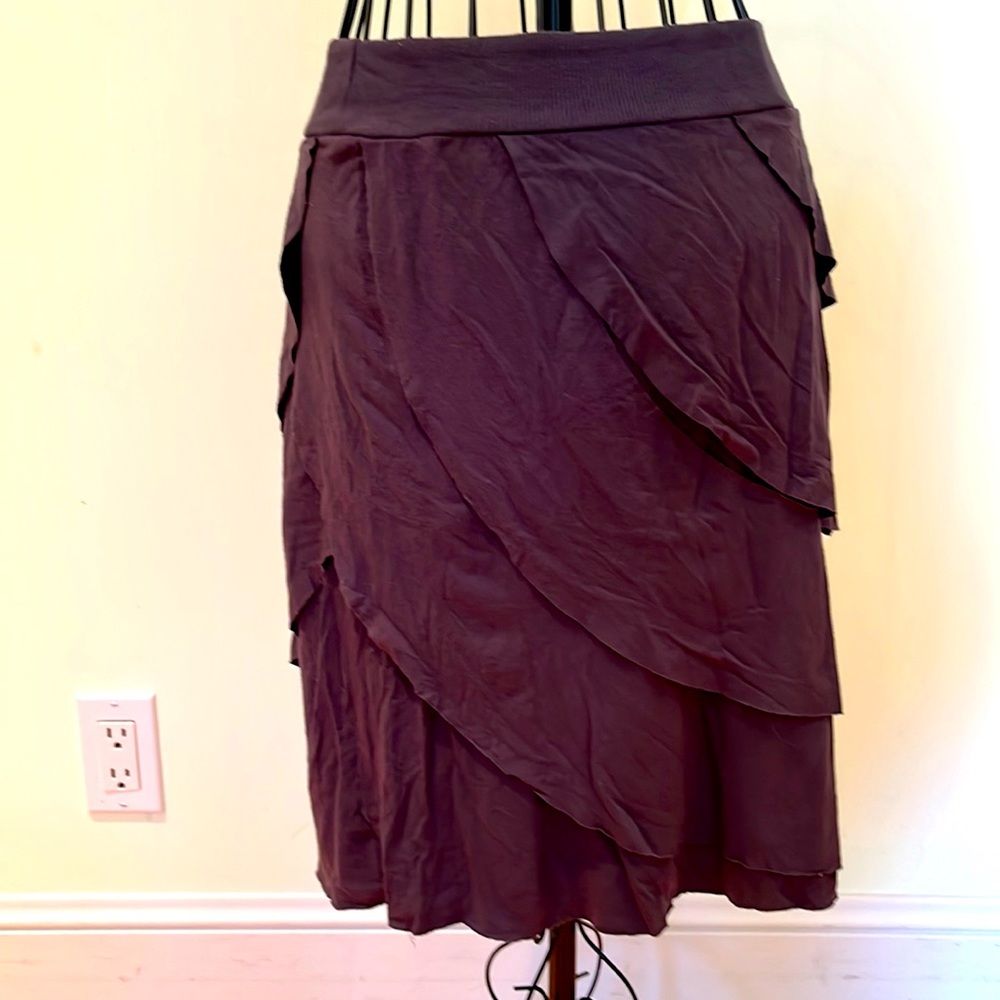 Scalloped skirt in a blue/ grey slimming color. Ultra soft fabric!